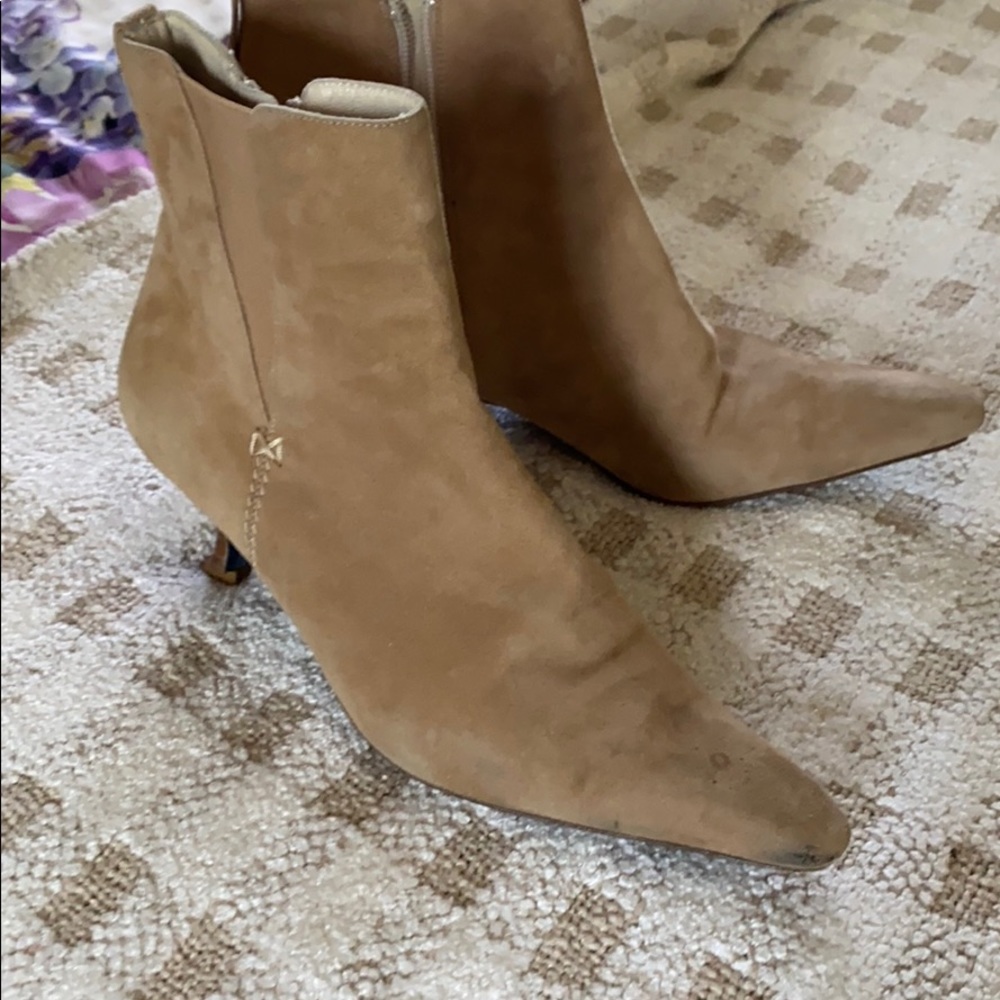 Italian ankle boot size yo tan suede